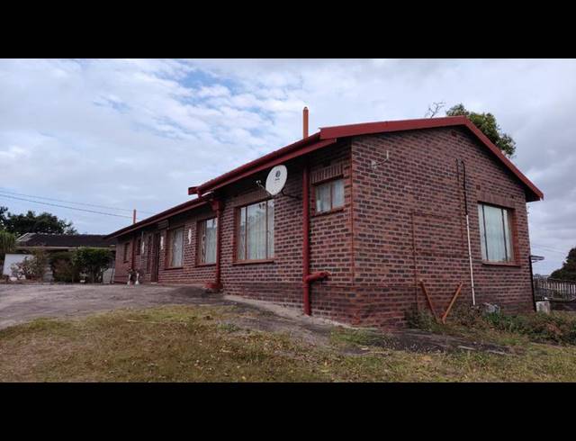 5 BEDROOM HOUSE FOR SALE IN UMHLATHUZANA